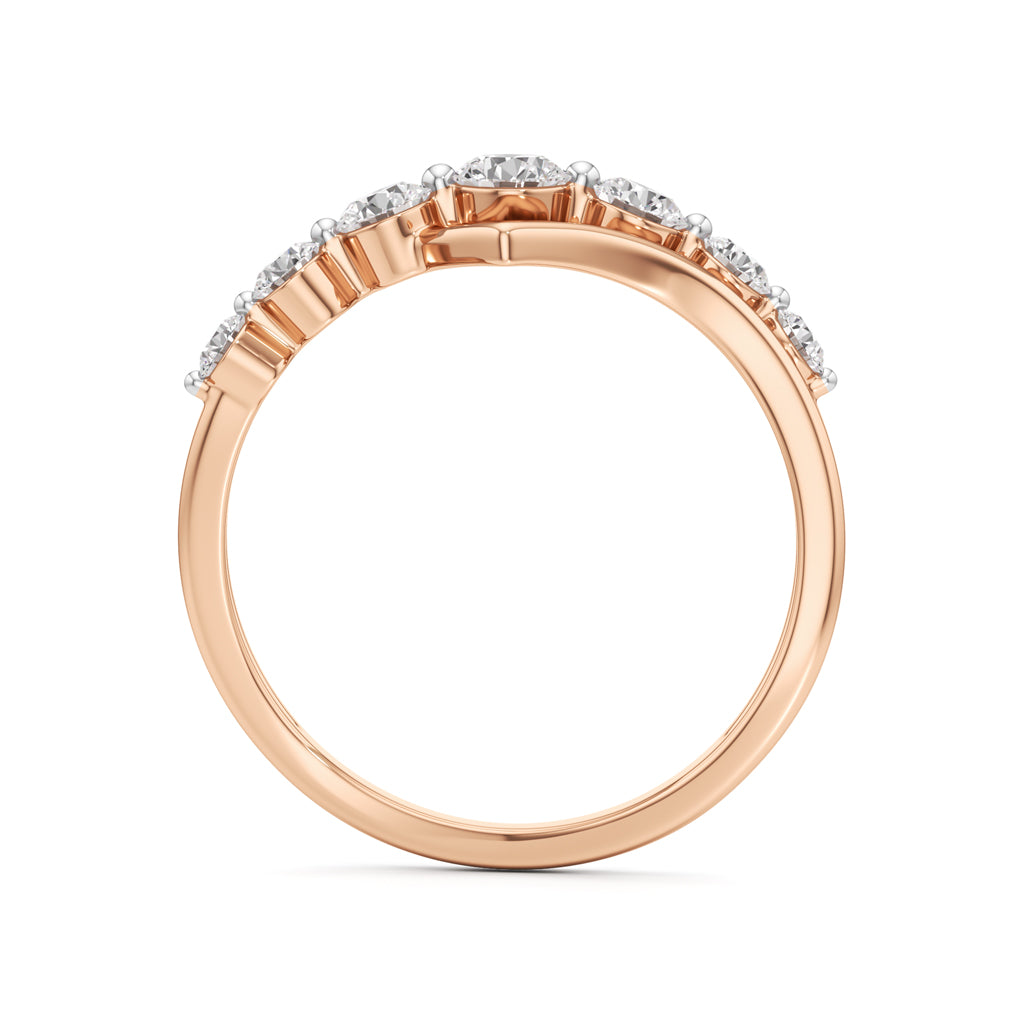 Graduated Diamond V-Band Ring