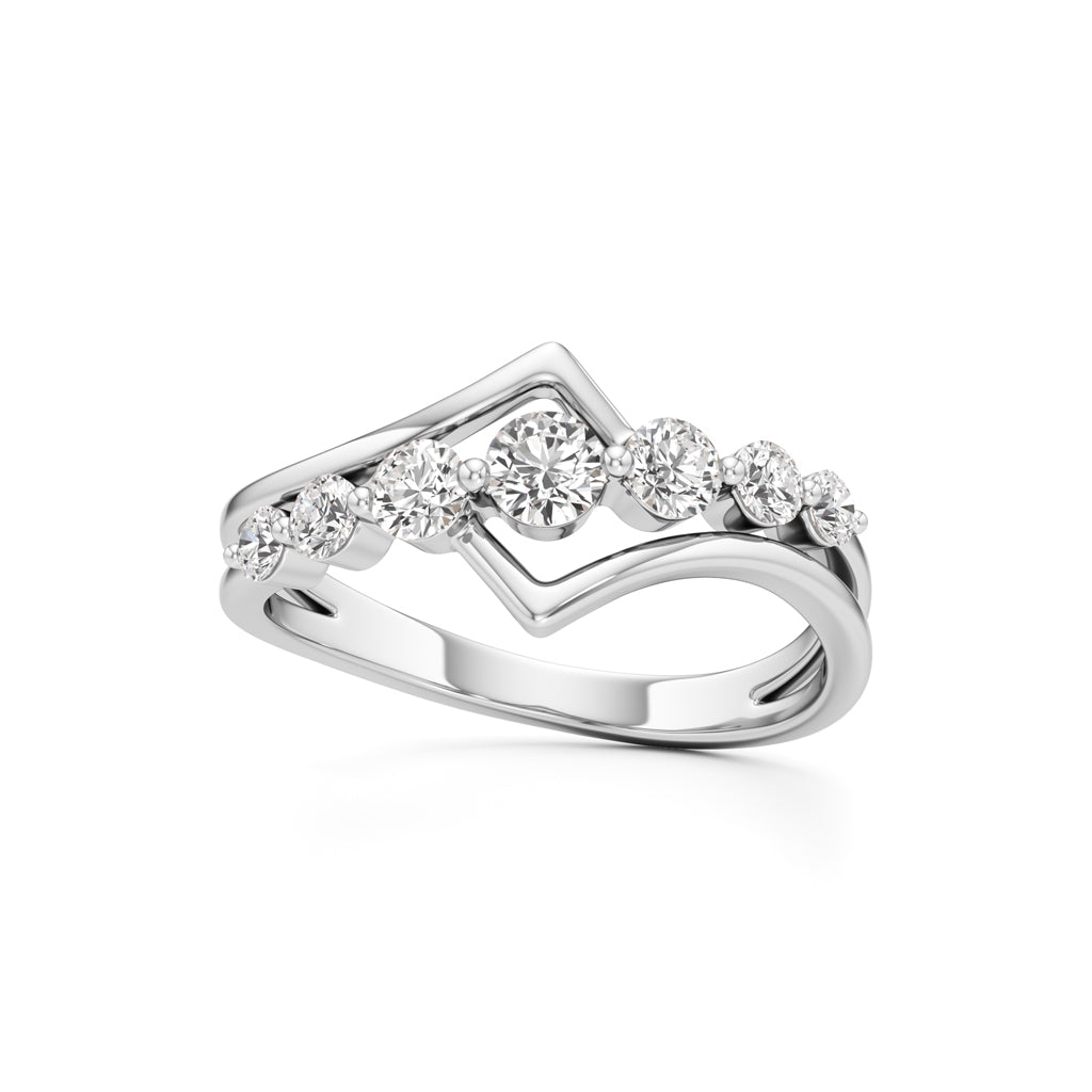Graduated Diamond V-Band Ring