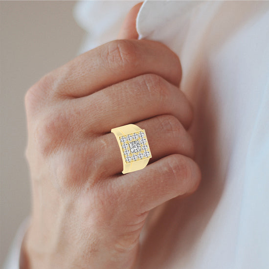 Majestic Radiance Diamond Signet