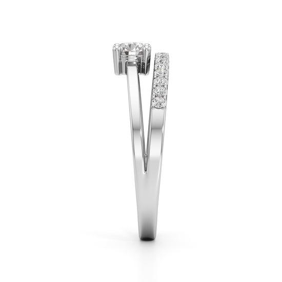 Delicara Split Shank Delicateround Cut Ring