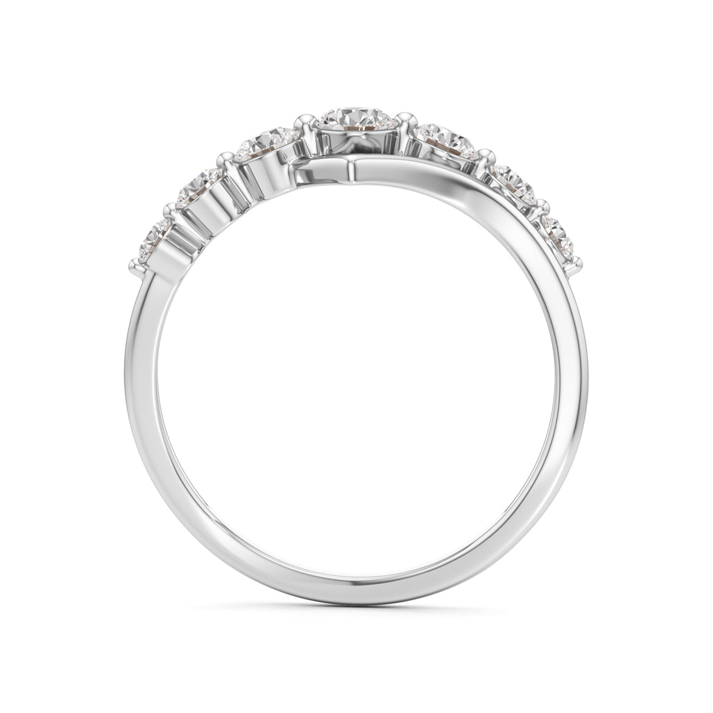 Graduated Diamond V-Band Ring