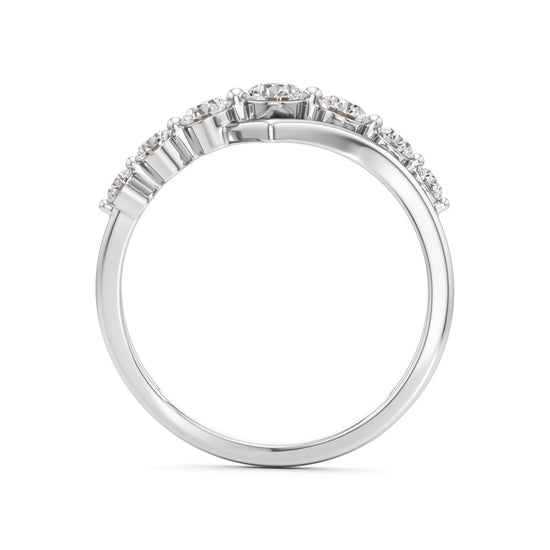 Graduated Diamond V-Band Ring